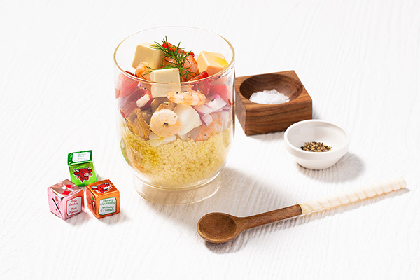 ベルキューブと魚介のクスクスカップ